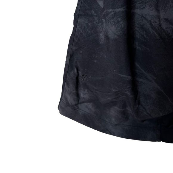 Lululemon THE Short Mens Medium - Picture 3 of 4